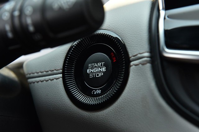 Jeep Compass Vehicle Image 18