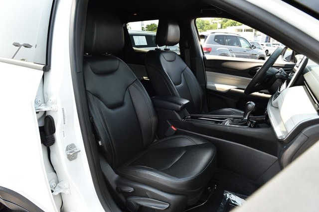 Jeep Compass Vehicle Image 21