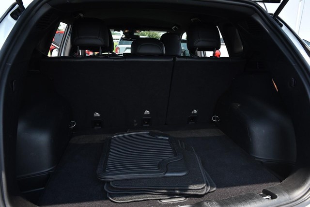 Jeep Compass Vehicle Image 24