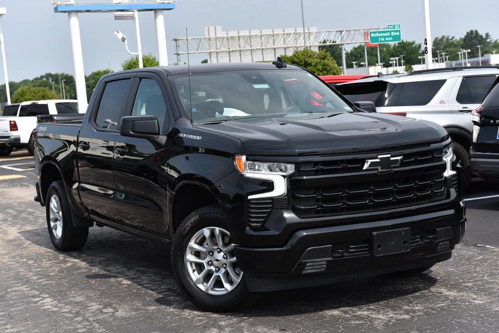 Chevrolet Silverado 1500 Vehicle Full-screen Gallery Image 02