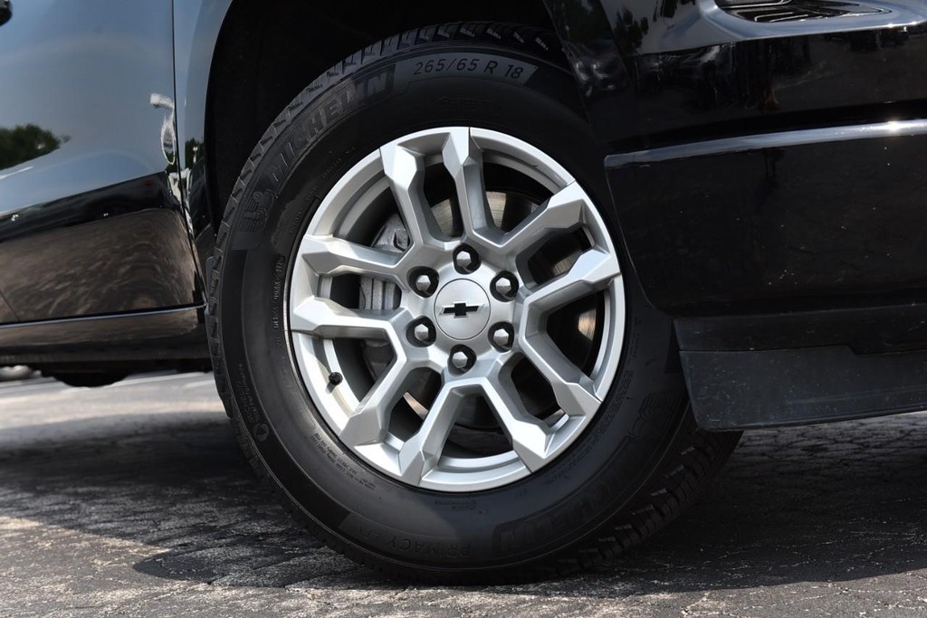 Chevrolet Silverado 1500 Vehicle Full-screen Gallery Image 03