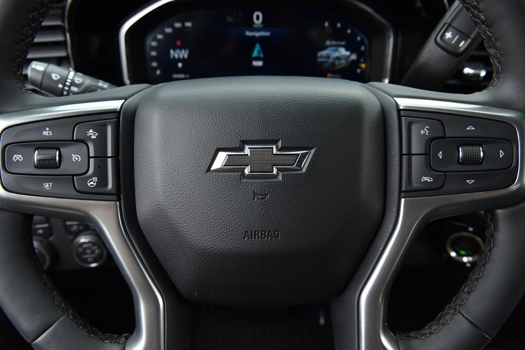 Chevrolet Silverado 1500 Vehicle Full-screen Gallery Image 16