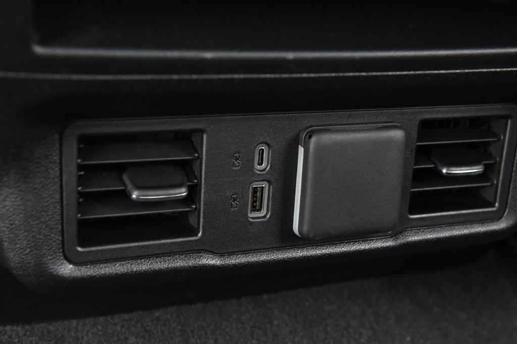 Chevrolet Silverado 1500 Vehicle Full-screen Gallery Image 20