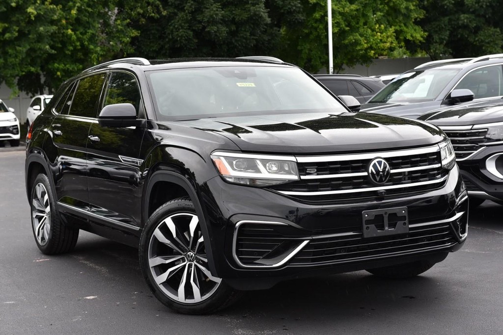 Volkswagen Atlas Cross Sport Vehicle Full-screen Gallery Image 2