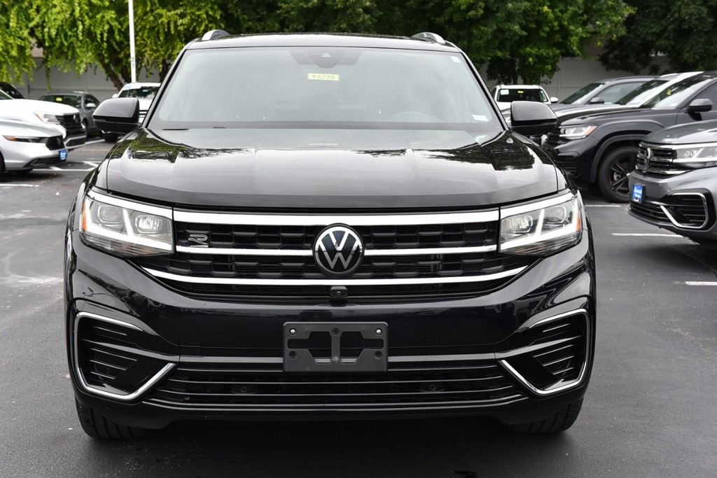 Volkswagen Atlas Cross Sport Vehicle Full-screen Gallery Image 4
