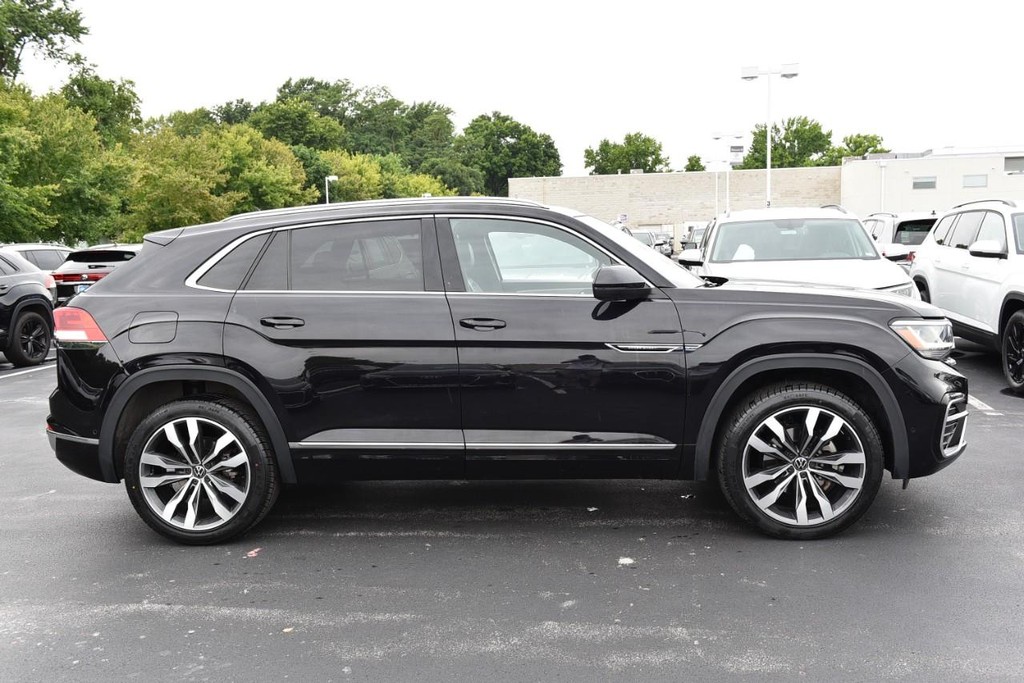 Volkswagen Atlas Cross Sport Vehicle Full-screen Gallery Image 5