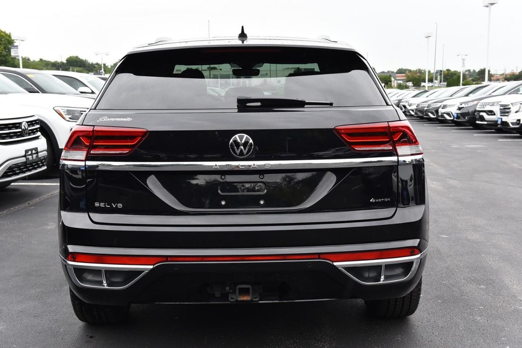 Volkswagen Atlas Cross Sport Vehicle Full-screen Gallery Image 6