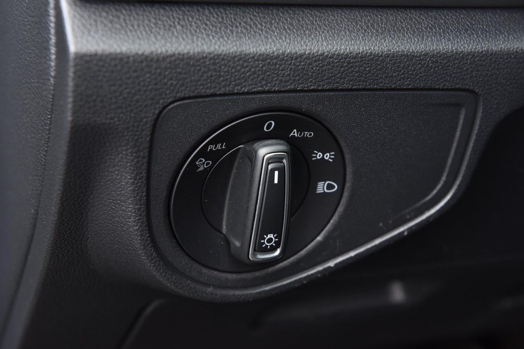 Volkswagen Atlas Cross Sport Vehicle Full-screen Gallery Image 11