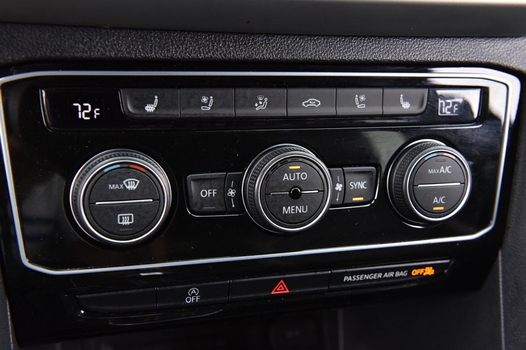 Volkswagen Atlas Cross Sport Vehicle Full-screen Gallery Image 15