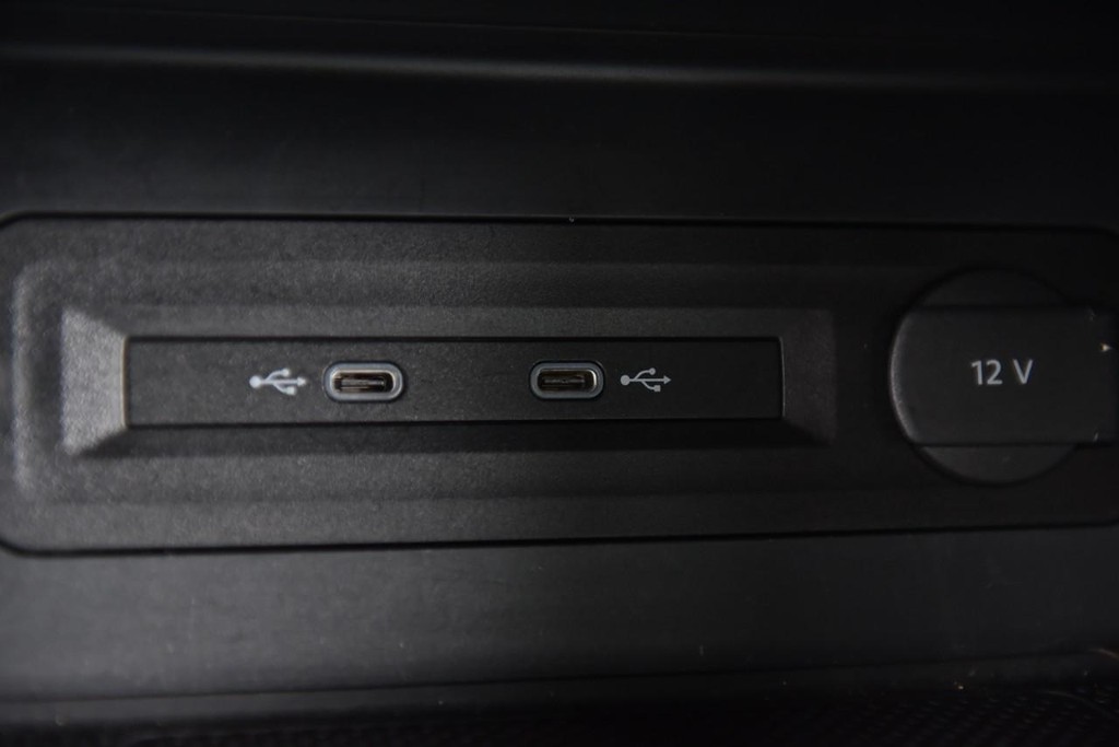 Volkswagen Atlas Cross Sport Vehicle Full-screen Gallery Image 16