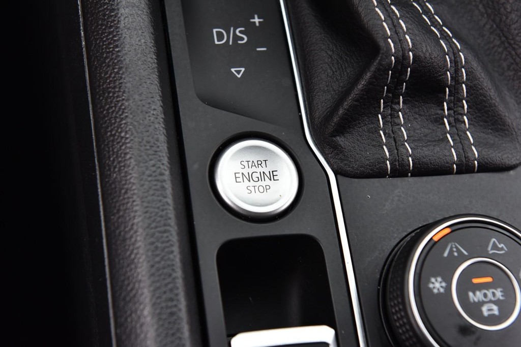 Volkswagen Atlas Cross Sport Vehicle Full-screen Gallery Image 17