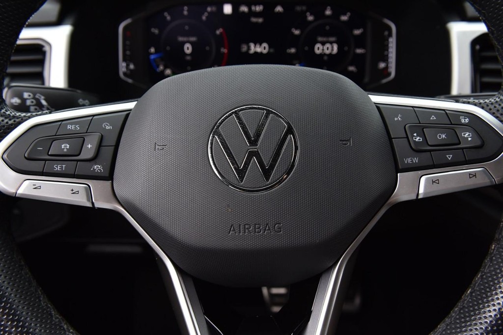 Volkswagen Atlas Cross Sport Vehicle Full-screen Gallery Image 19