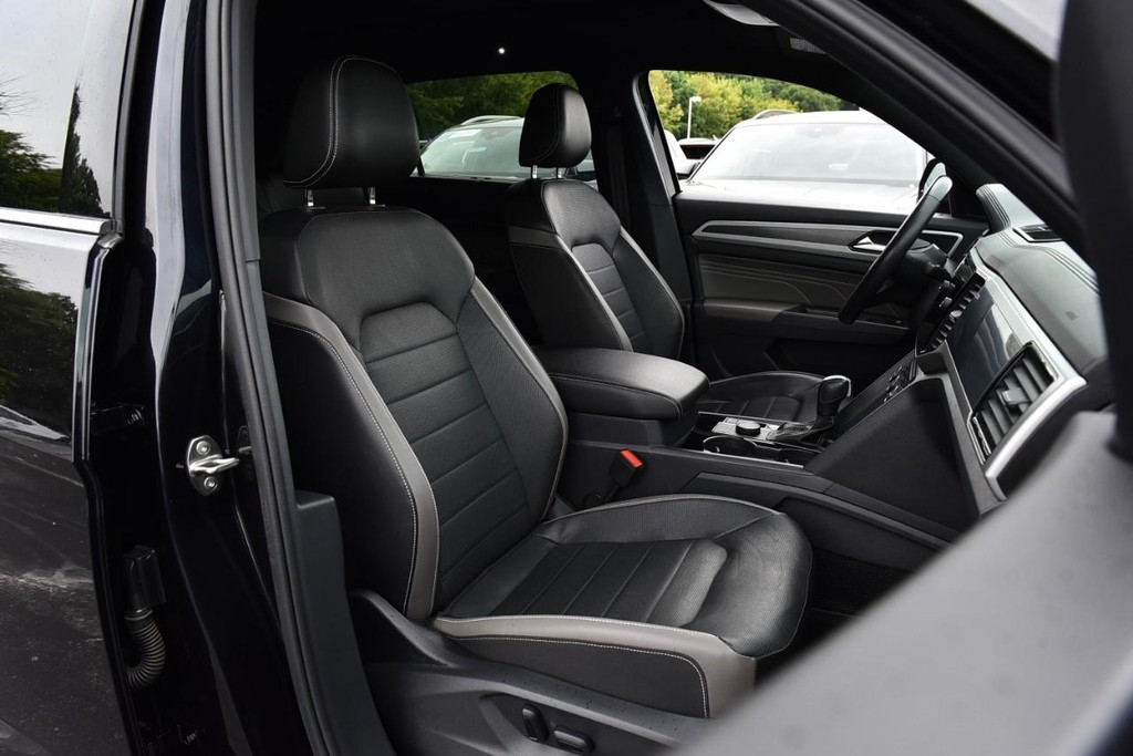 Volkswagen Atlas Cross Sport Vehicle Full-screen Gallery Image 21
