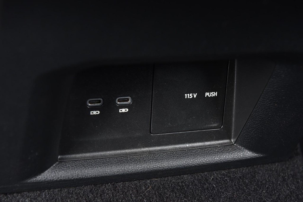 Volkswagen Atlas Cross Sport Vehicle Full-screen Gallery Image 25