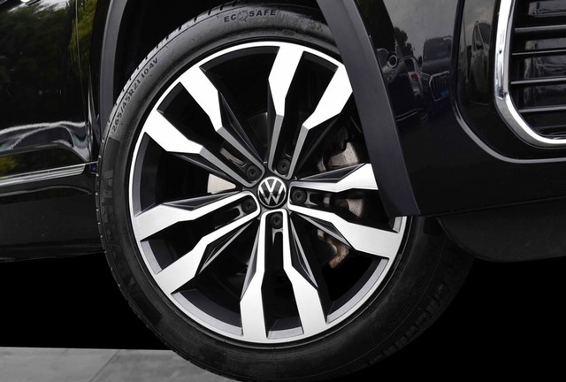 Volkswagen Atlas Cross Sport Vehicle Image 03