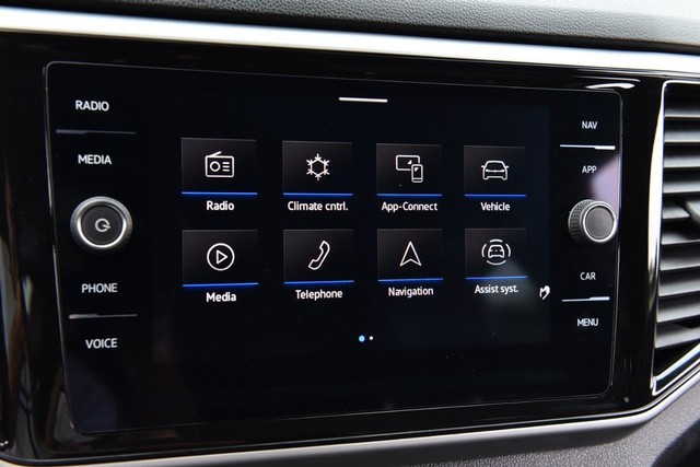 Volkswagen Atlas Cross Sport Vehicle Image 14