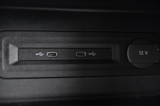 Volkswagen Atlas Cross Sport Vehicle Image 16