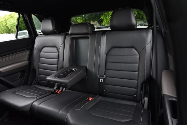 Volkswagen Atlas Cross Sport Vehicle Image 23