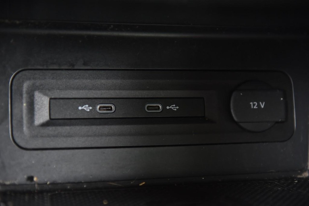 Volkswagen Atlas Cross Sport Vehicle Full-screen Gallery Image 16