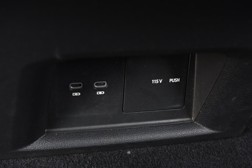 Volkswagen Atlas Cross Sport Vehicle Full-screen Gallery Image 24