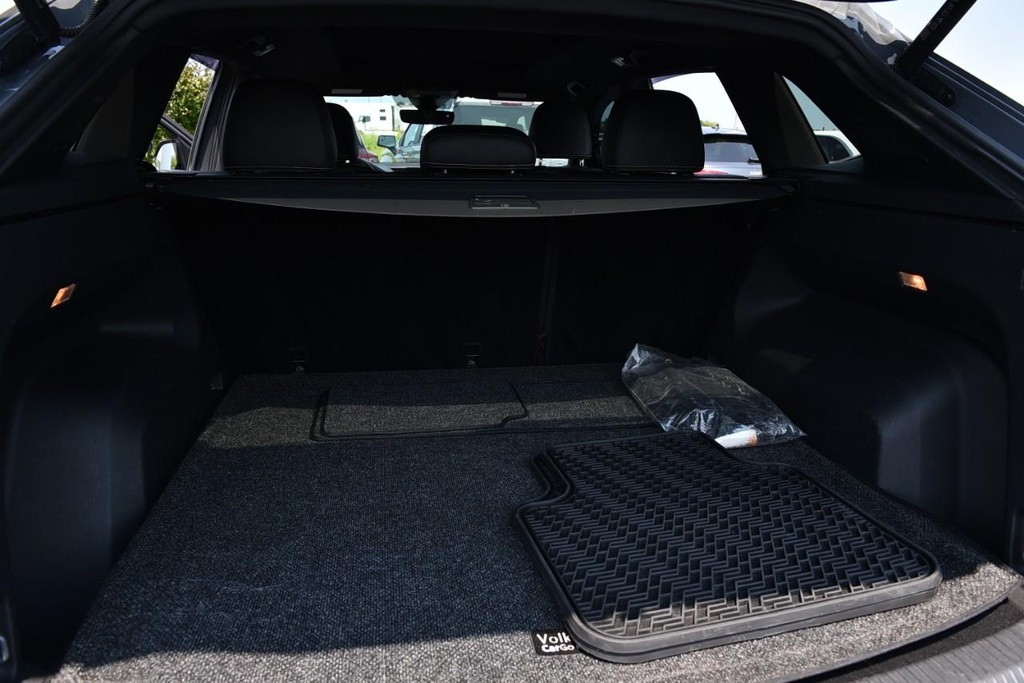 Volkswagen Atlas Cross Sport Vehicle Full-screen Gallery Image 25