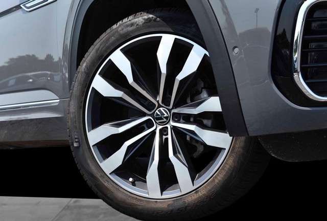 Volkswagen Atlas Cross Sport Vehicle Image 03