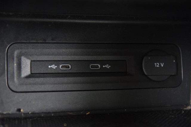 Volkswagen Atlas Cross Sport Vehicle Image 16