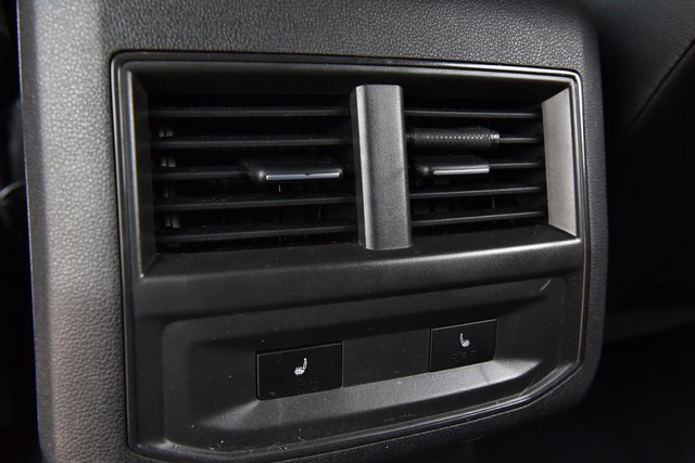 Volkswagen Atlas Cross Sport Vehicle Image 23