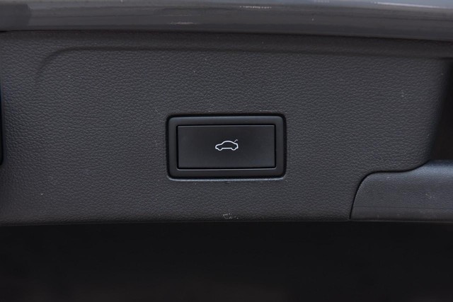 Volkswagen Atlas Cross Sport Vehicle Image 26
