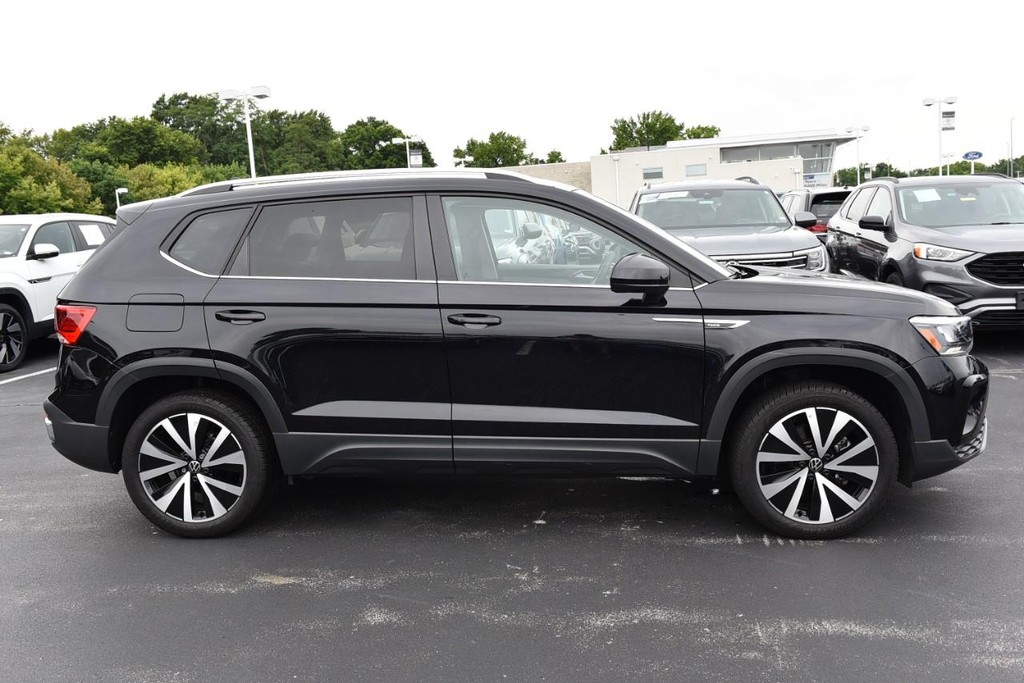 Volkswagen Taos Vehicle Full-screen Gallery Image 5