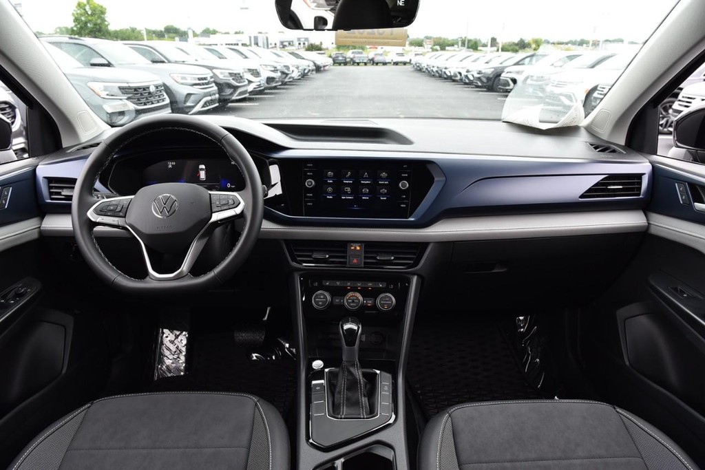 Volkswagen Taos Vehicle Full-screen Gallery Image 7