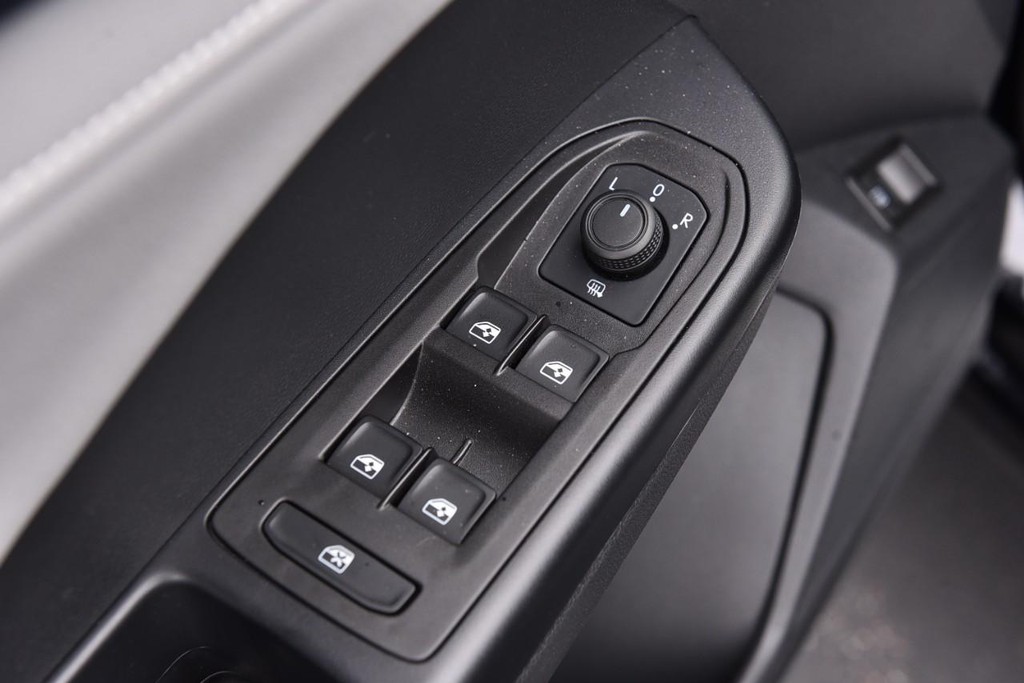 Volkswagen Taos Vehicle Full-screen Gallery Image 8