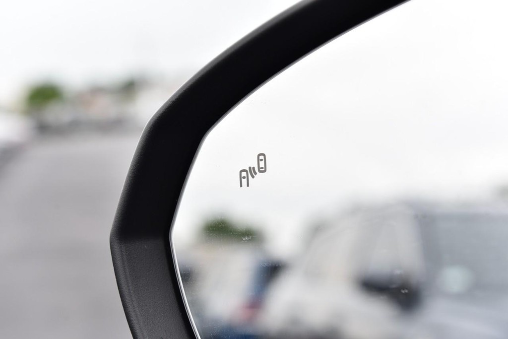 Volkswagen Taos Vehicle Full-screen Gallery Image 10