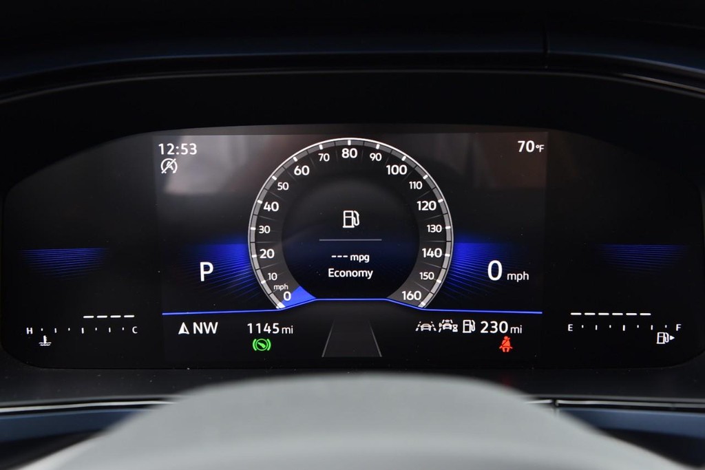Volkswagen Taos Vehicle Full-screen Gallery Image 12