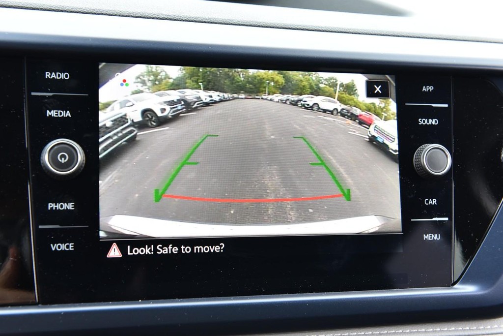Volkswagen Taos Vehicle Full-screen Gallery Image 13