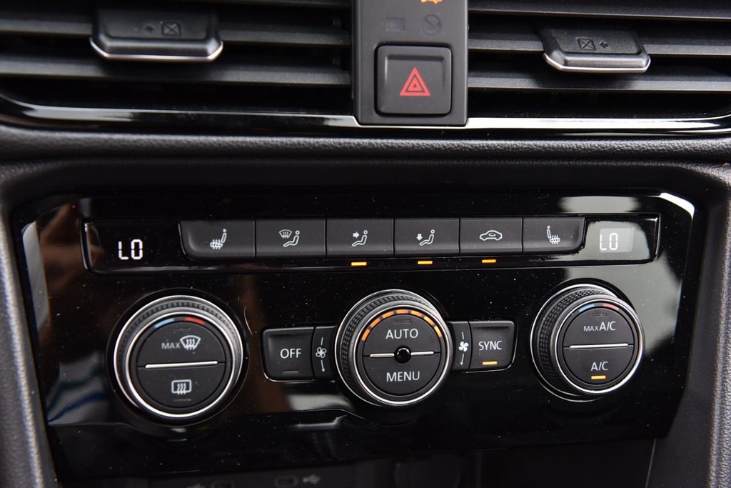 Volkswagen Taos Vehicle Full-screen Gallery Image 15