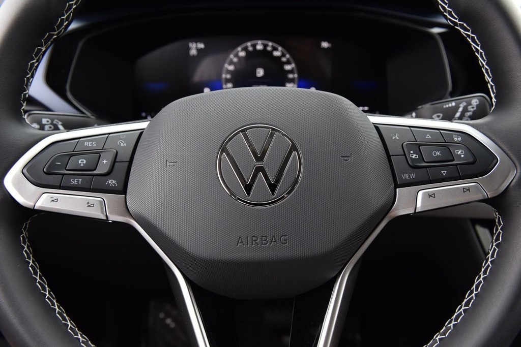 Volkswagen Taos Vehicle Full-screen Gallery Image 18