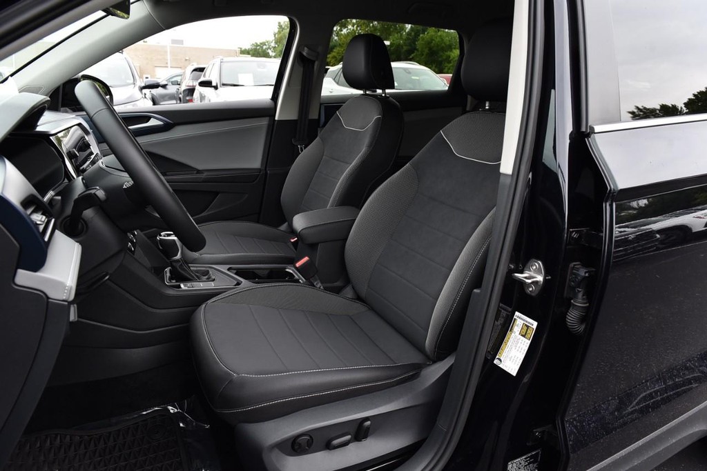 Volkswagen Taos Vehicle Full-screen Gallery Image 19