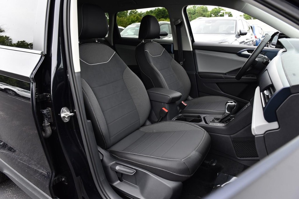 Volkswagen Taos Vehicle Full-screen Gallery Image 20