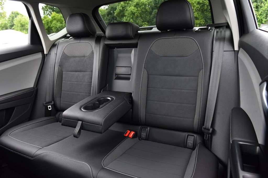 Volkswagen Taos Vehicle Full-screen Gallery Image 21
