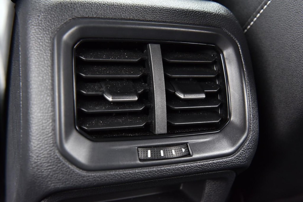 Volkswagen Taos Vehicle Full-screen Gallery Image 22