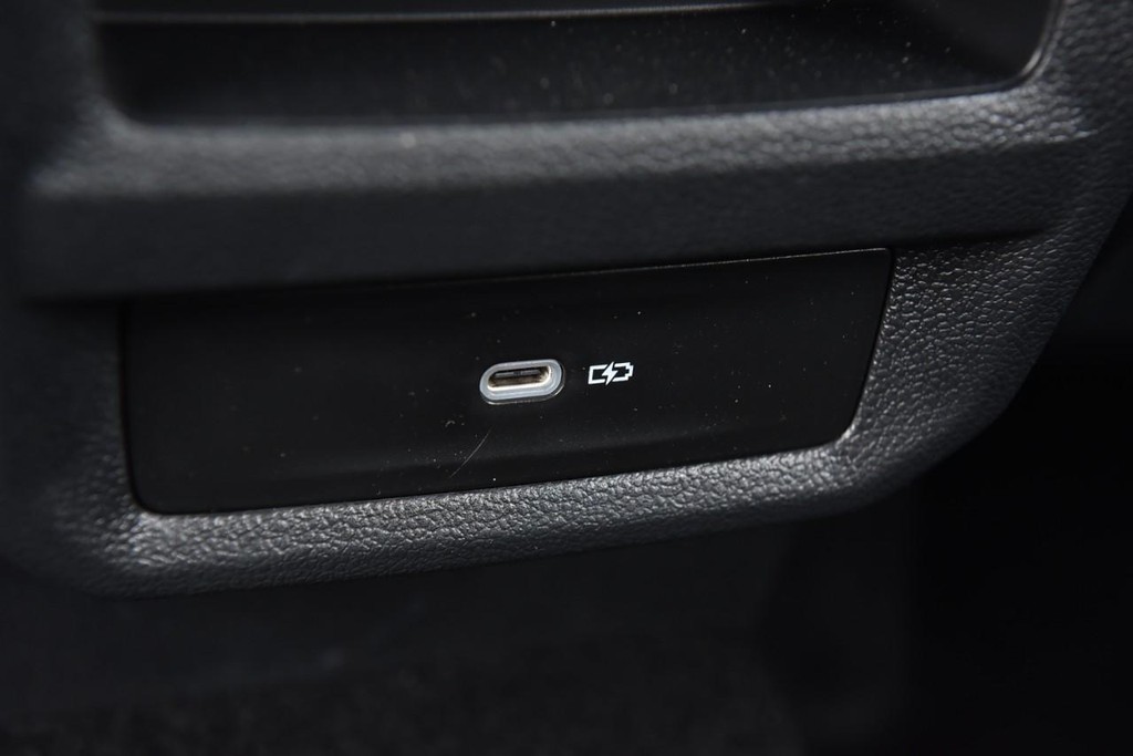 Volkswagen Taos Vehicle Full-screen Gallery Image 23