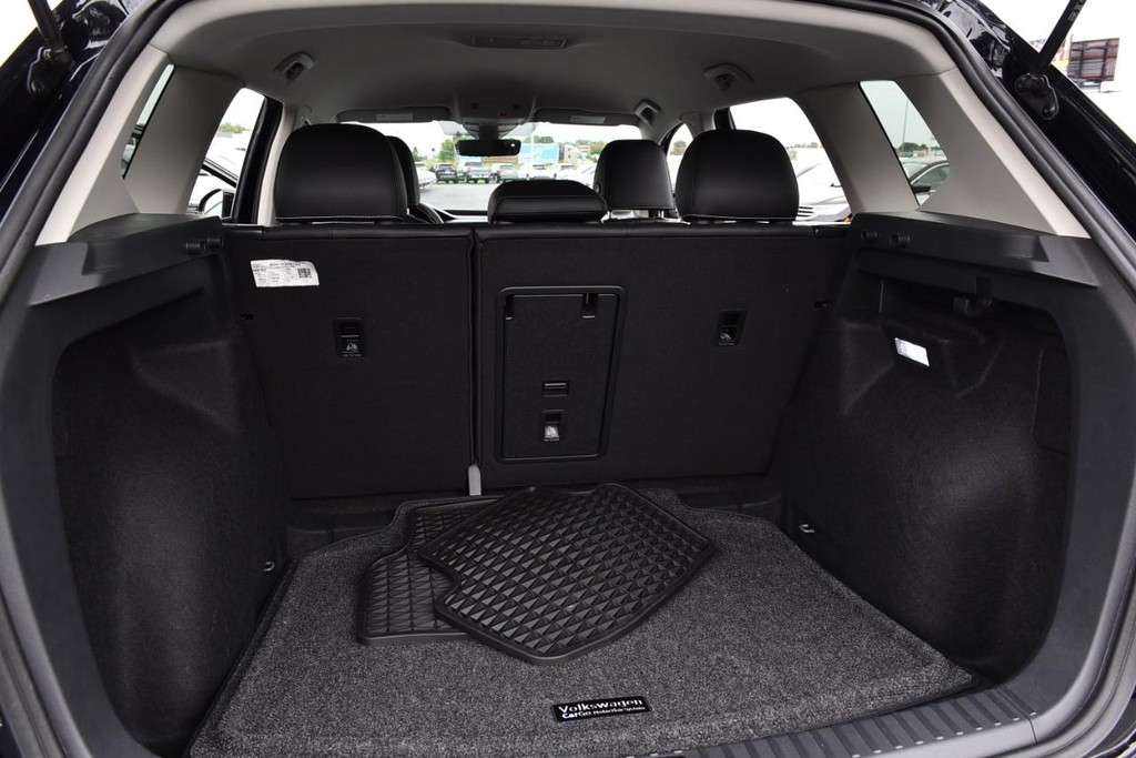 Volkswagen Taos Vehicle Full-screen Gallery Image 24