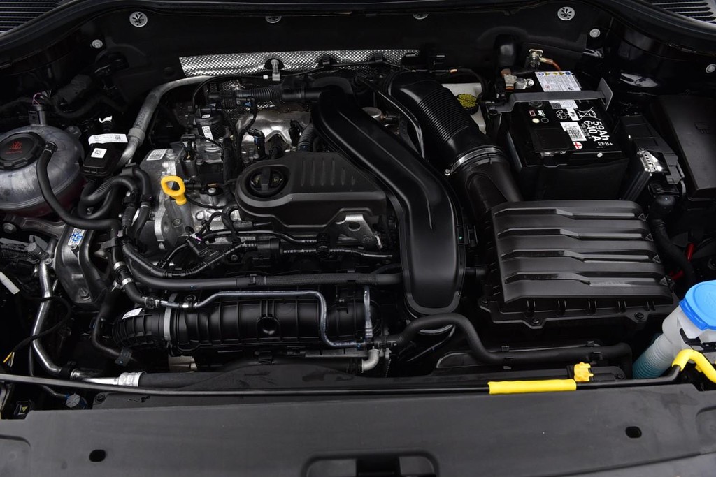 Volkswagen Taos Vehicle Full-screen Gallery Image 25
