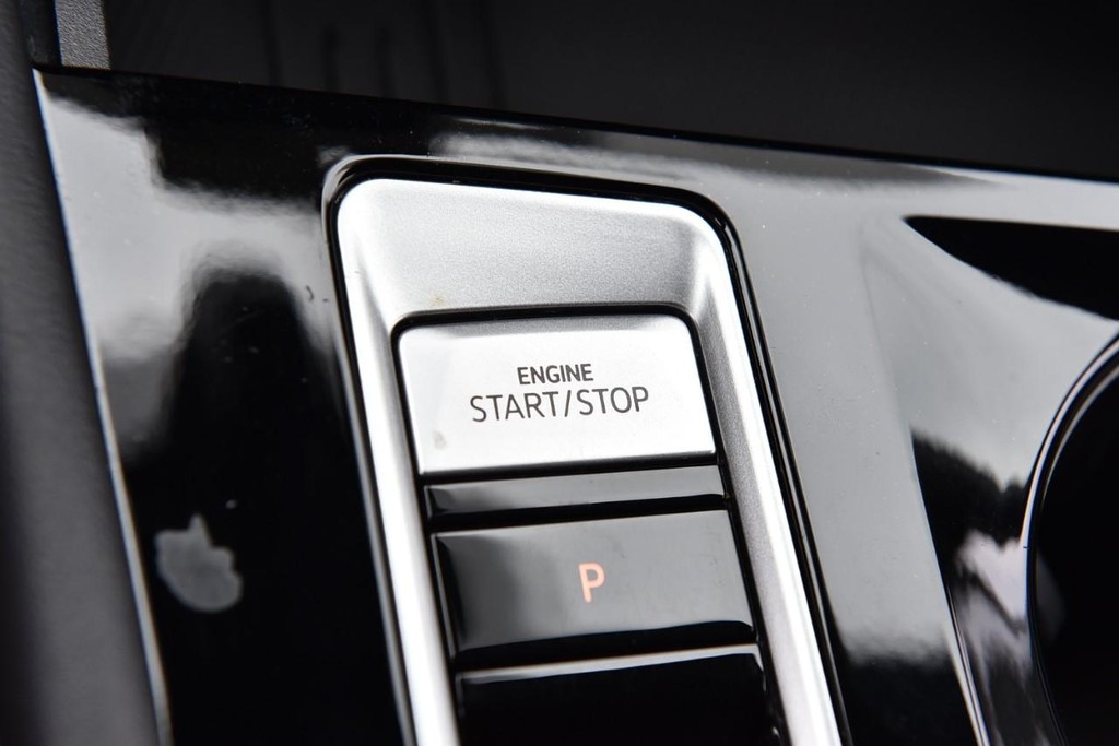 Volkswagen Atlas Cross Sport Vehicle Full-screen Gallery Image 17