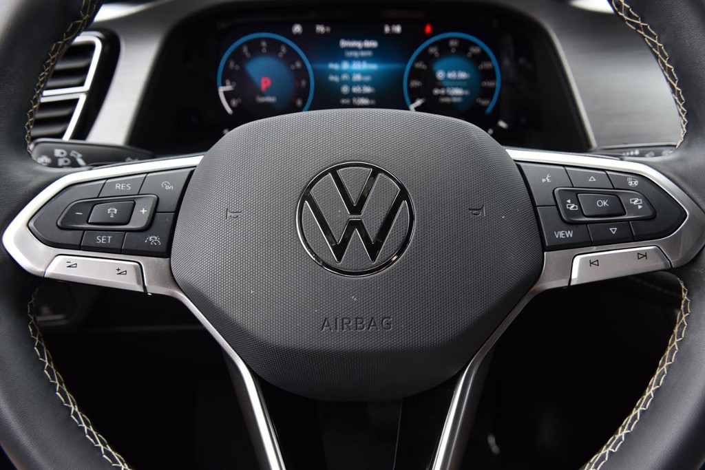 Volkswagen Atlas Cross Sport Vehicle Full-screen Gallery Image 18