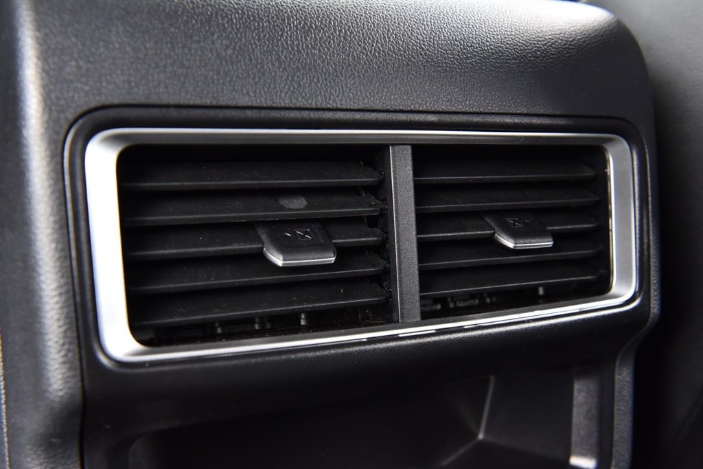 Volkswagen Atlas Cross Sport Vehicle Full-screen Gallery Image 22