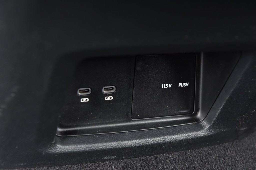 Volkswagen Atlas Cross Sport Vehicle Full-screen Gallery Image 23
