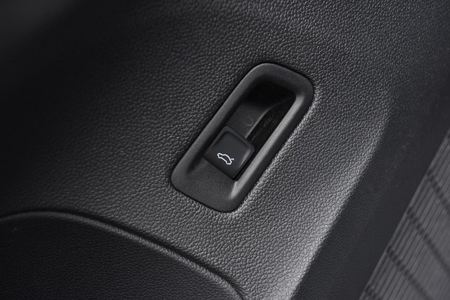 Volkswagen Atlas Cross Sport Vehicle Image 09