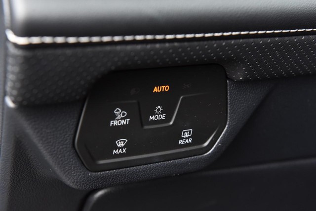 Volkswagen Atlas Cross Sport Vehicle Image 11